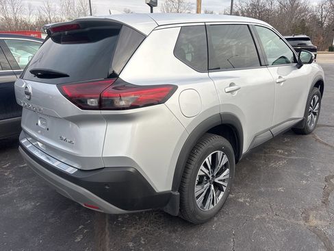 Used 2021 Nissan Rogue SV image 5