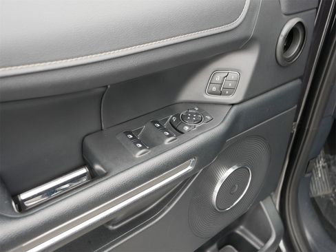 Certified 2024 Ford Expedition Max XLT image 15