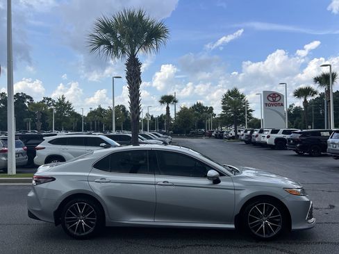 Used 2021 Toyota Camry XLE w/ Navigation Package FWD image 11