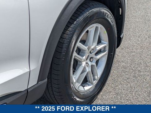 New 2025 Ford Explorer Active w/ Active Comfort Package image 13