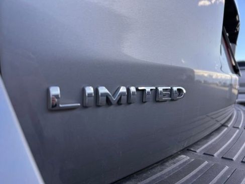 Used 2024 Ford Expedition Limited image 9