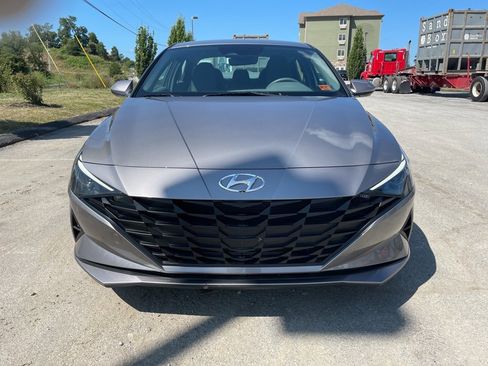 Used 2023 Hyundai Elantra SEL image 2