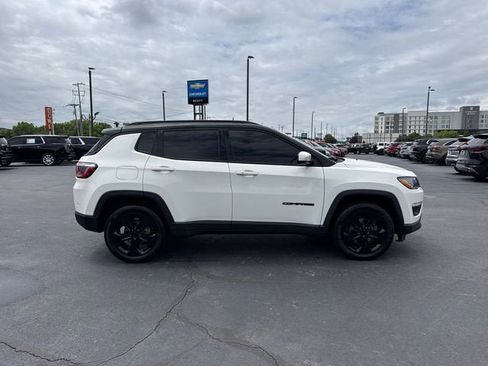 Used 2018 Jeep Compass Latitude w/ Popular Equipment Group AWD/4WD image 2