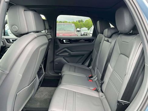 Used 2020 Porsche Cayenne AWD/4WD image 35
