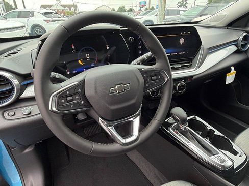 New 2026 Chevrolet Trax LT w/ Driver Confidence Package FWD image 3