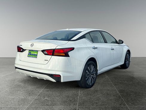 Used 2025 Nissan Altima 2.5 SV image 7