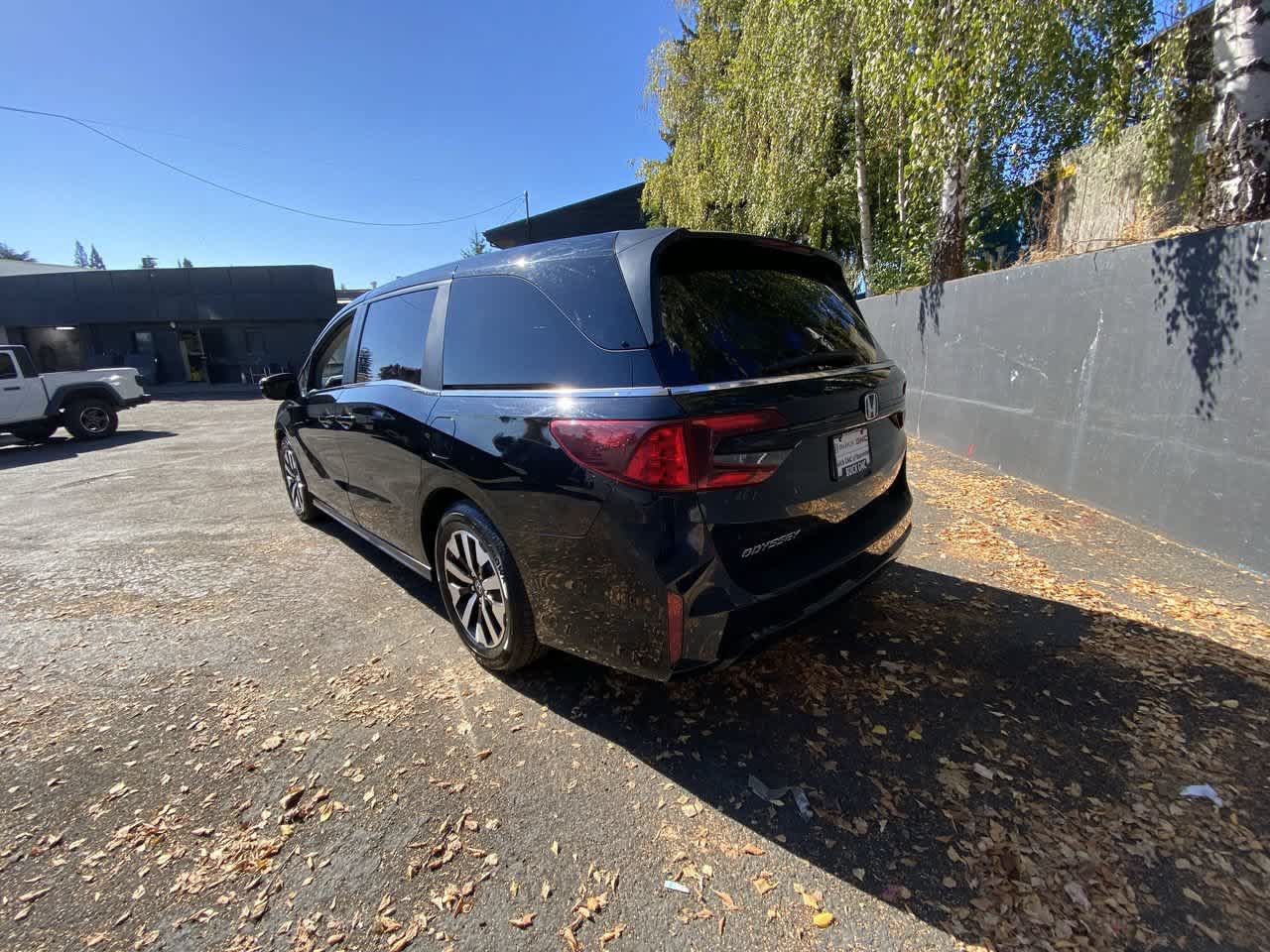 Used 2025 Honda Odyssey EX-L image 4