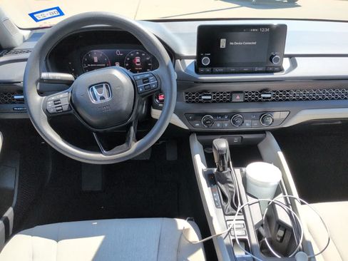 Used 2025 Honda Accord SE image 9