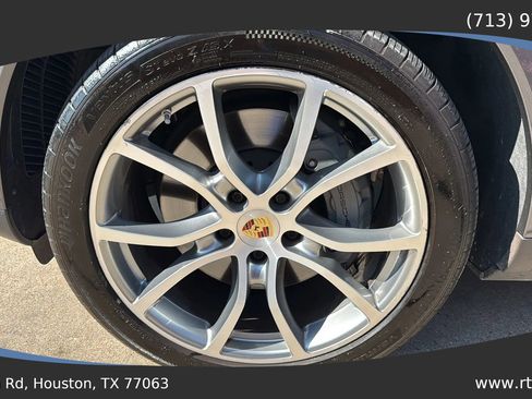 Used 2019 Porsche Cayenne S image 16