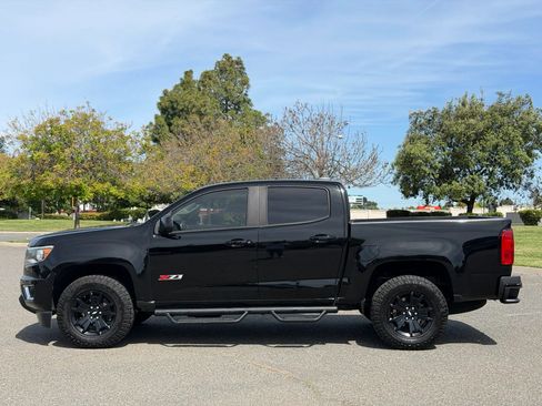 Used 2018 Chevrolet Colorado Z71 w/ Z71 Midnight Edition image 12