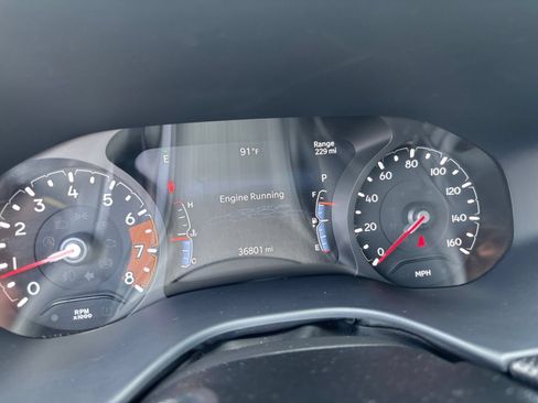 Used 2025 Jeep Compass Trailhawk w/ Trailer Tow Group AWD/4WD image 39
