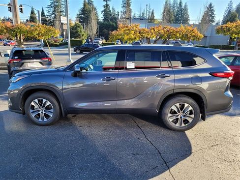 New 2022 Toyota Highlander XLE image 7