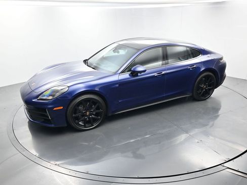 Used 2025 Porsche Panamera image 34