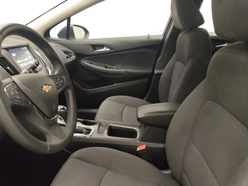 Used 2018 Chevrolet Cruze LT FWD image 17