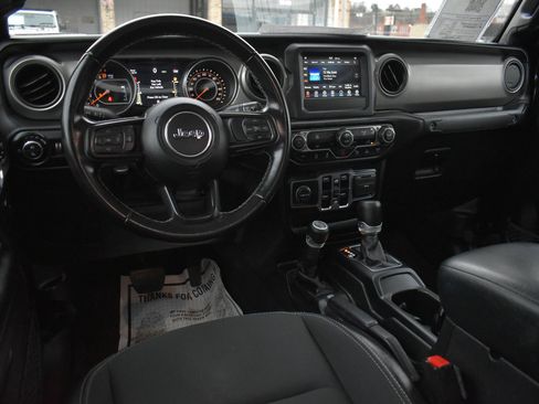 Used 2021 Jeep Gladiator Sport image 15