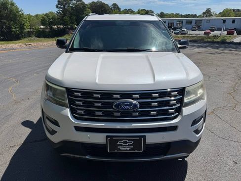 Used 2017 Ford Explorer XLT w/ Equipment Group 202A FWD image 14