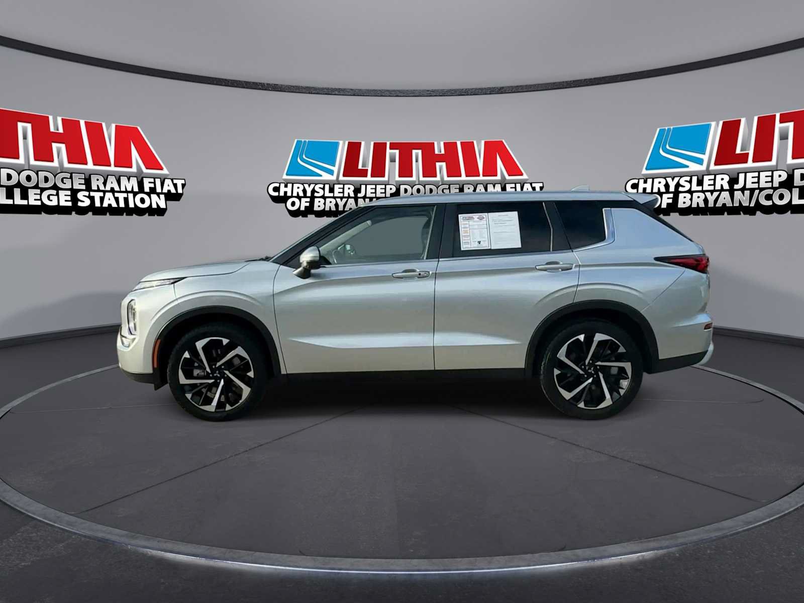 Used 2024 Mitsubishi Outlander SE FWD image 5