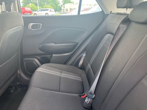 Used 2025 Hyundai Venue SEL FWD image 29