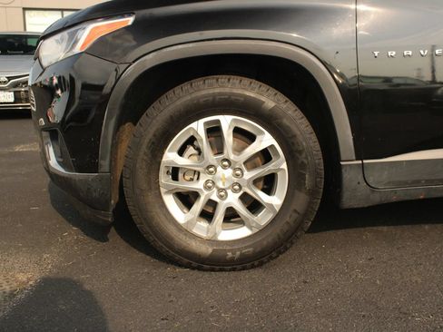 Used 2018 Chevrolet Traverse LT AWD/4WD image 3