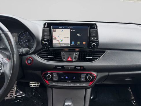 Used 2018 Hyundai Elantra GT Sport w/ Sport Tech Package 04 FWD image 21