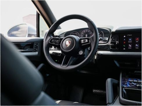 Certified 2025 Porsche Cayenne AWD/4WD image 24