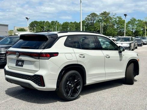 New 2026 Volkswagen Tiguan SE R-Line FWD image 25