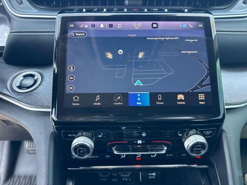 Used 2024 Jeep Grand Cherokee Limited image 11