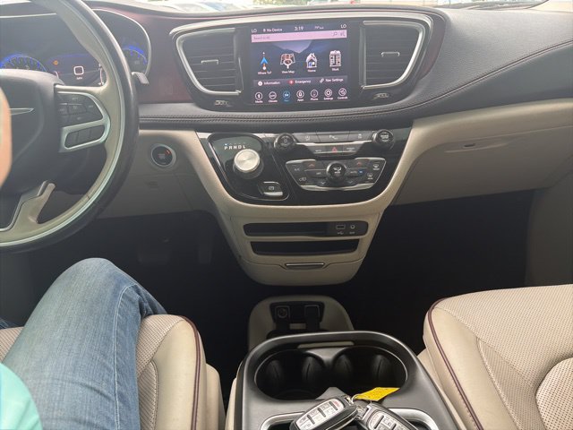 Used 2020 Chrysler Pacifica Limited FWD image 23