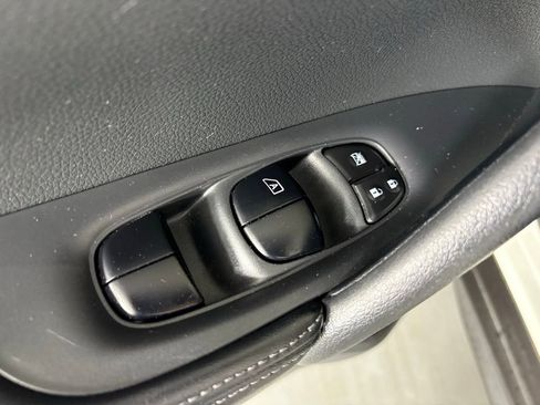 Used 2017 Nissan Rogue SL w/ SL Premium Package image 15