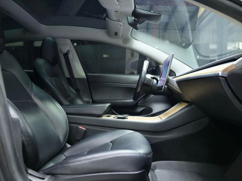 Used 2019 Tesla Model 3 Standard Range Plus image 27