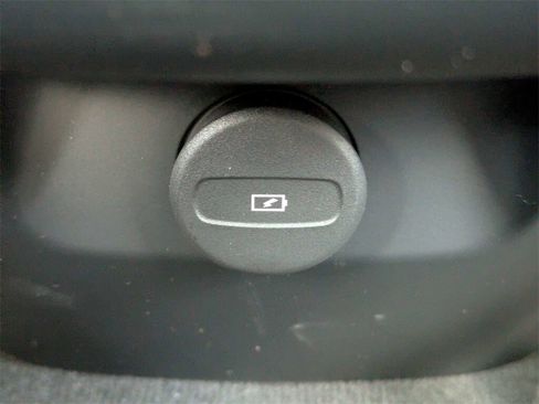 New 2026 Volvo XC60 B5 Plus w/ Protection Package Premier image 17