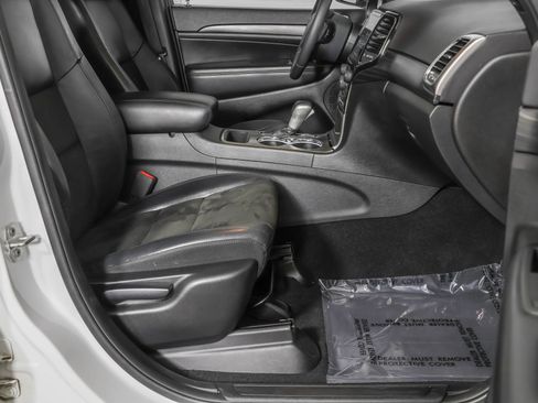 Used 2019 Jeep Grand Cherokee Altitude RWD image 44