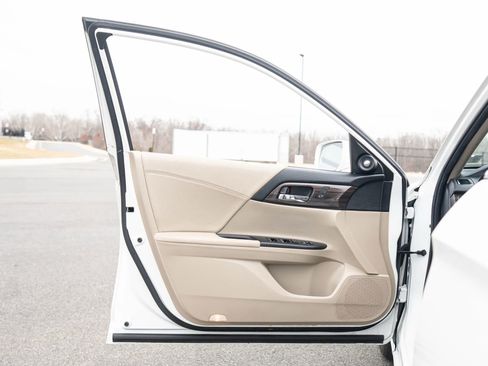 Used 2017 Honda Accord EX-L image 46