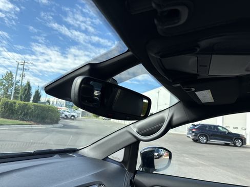 Certified 2025 Chrysler Pacifica Limited FWD image 28