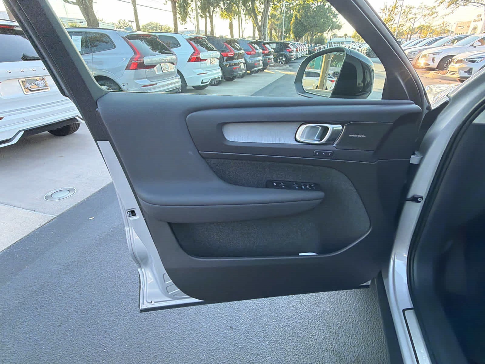 Used 2025 Volvo XC40 B5 Ultra AWD/4WD image 25