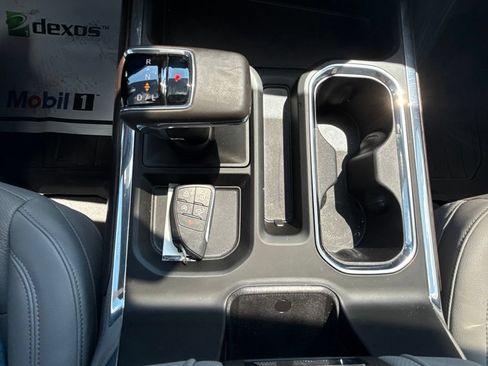 Used 2026 GMC Sierra 1500 SLT AWD/4WD image 29