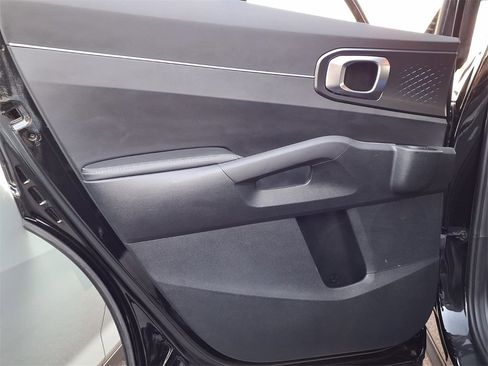 Used 2025 Kia Sorento S image 22