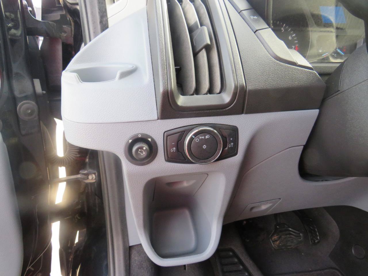 Used 2018 Ford Transit 150 130 Low Roof Wagon RWD image 13