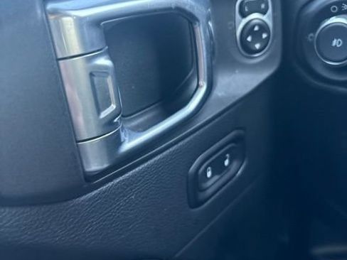 Used 2018 Jeep Wrangler Unlimited Sahara w/ Cold Weather Group AWD/4WD image 18