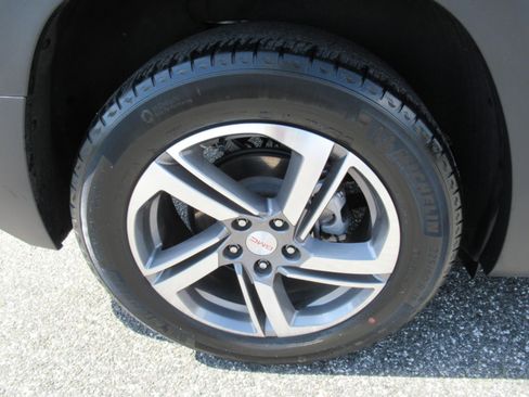 Used 2020 GMC Terrain SLT w/ Preferred Package FWD image 8