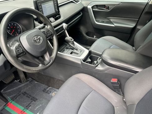 Used 2019 Toyota RAV4 LE w/ Carpet Mat Package FWD image 11