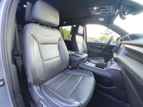Used 2023 GMC Yukon XL Denali w/ Denali Reserve Package AWD/4WD image 29