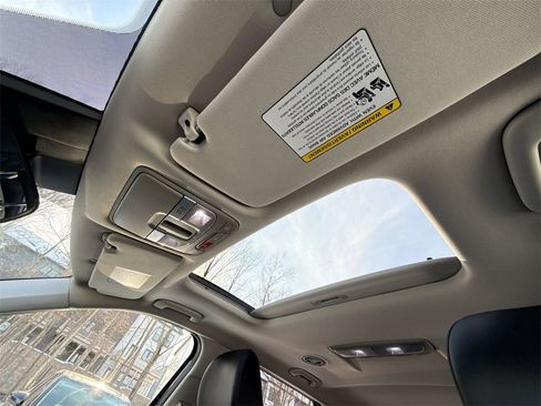 Used 2024 Kia Telluride S w/ S Sunroof Package image 16