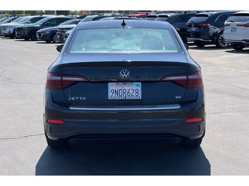 Used 2023 Volkswagen Jetta SE FWD image 3