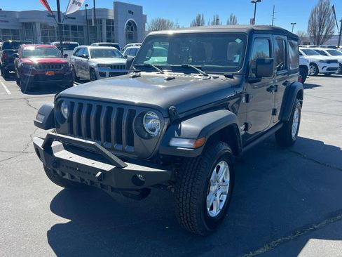 Used 2019 Jeep Wrangler Unlimited Sport S AWD/4WD image 4