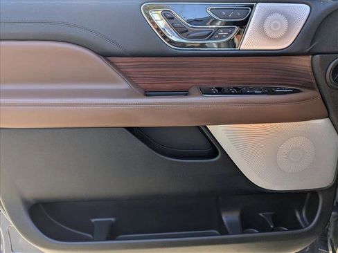 Used 2023 Lincoln Navigator L Reserve image 9