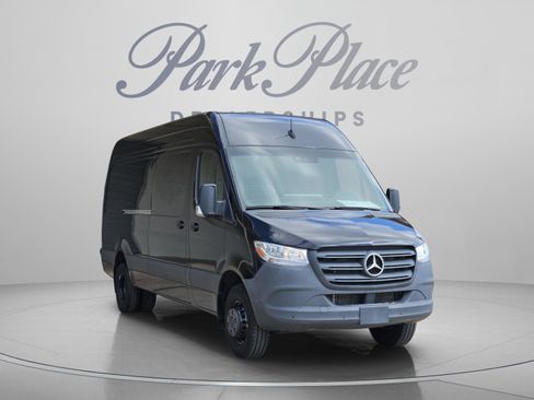 Used 2024 Mercedes-Benz Sprinter 3500 image 7