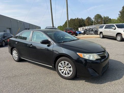Used 2013 Toyota Camry LE FWD image 2