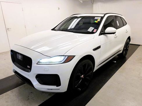 Used 2018 Jaguar F-PACE S image 5