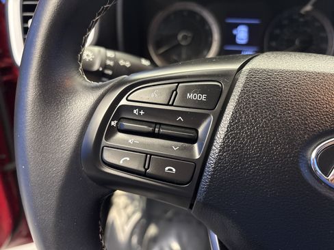 Used 2022 Hyundai Venue Limited FWD image 14